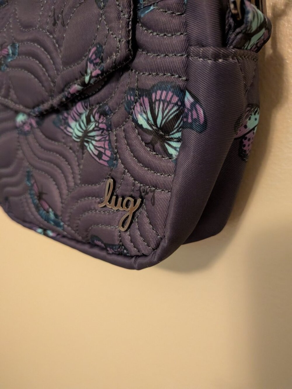 Small Butterfly Lug Swing Purse - Picture 3 of 12